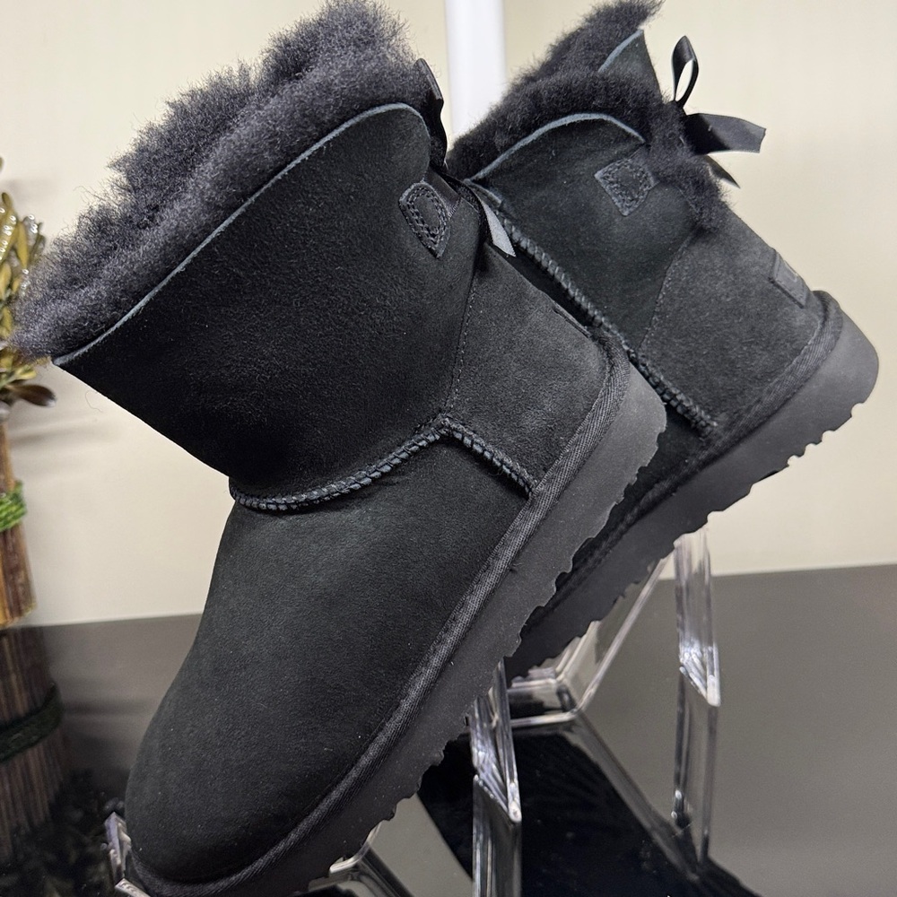 UGG Black Suede Classic li Women’s Shearling
Lined Boots size 5